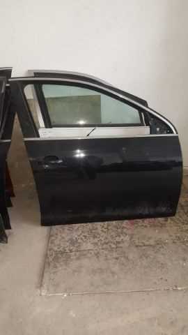 Volkswagen Jetta 2006-2010 Çıkma Yedek Sag Ön Siyah Kapı